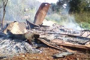 Comisión barrial de La Capuera se moviliza para ayudar a familia que perdió todo tras un incendio