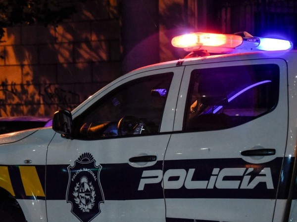 Una mujer fue sorprendida infraganti en el patio de una casa donde pretendía robar