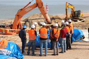 Instalación de geotubos en Maldonado despierta interés de organismos e instituciones