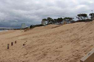 Se trabaja para revertir situación que afecta la costa por marea baja