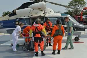 Fuerza Aérea rescató a tripulante herido de un pesquero