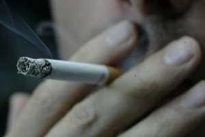 Como le negaron un cigarrillo, amenazó con prenderle fuego a un bar en San Carlos