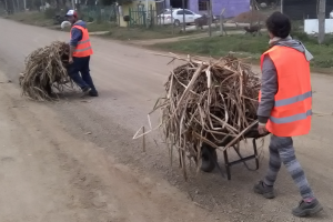 Trabajadores de los Jornales Solidarios acondicionan La Capuera