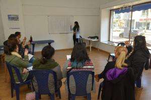 Participantes en los talleres de Lengua de Señas reciben sus diplomas