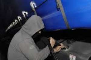 Estaba robando combustible en un camión: fue detenido y procesado