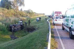 Seis personas resultaron lesionadas al volcar una camioneta en ruta 39