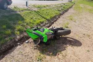 Dos personas traumatizadas graves al estrellarse una moto contra un cartel en ruta 39