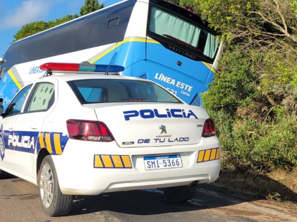 (VIDEO) Despistó un bus de Línea Este de Copsa en ruta  a Piriápolis pero no hay lesionados