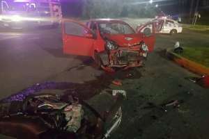Tres heridos tras accidente entre auto y moto