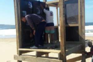 Comenzó el armado de casetas de guardavidas