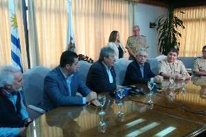 Ministerio de Defensa entregó lancha de desembarque a la IDM