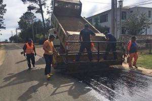 Se avanza con los trabajos de pavimentación en calles de Piriápolis