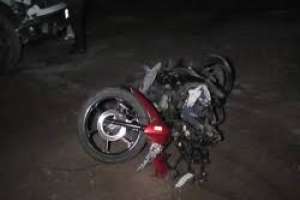 Motociclista fallece en siniestro: procuran identificarlo