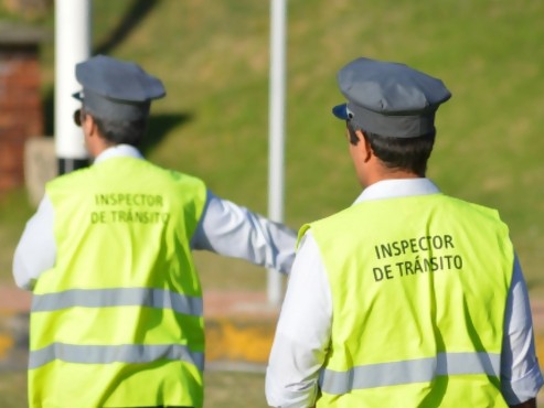 Dos automóviles chocaron en Ruta Interbalnearia