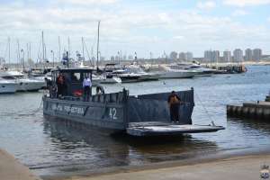 Lancha de desembarque cumplió con su primer viaje a la Isla Gorriti