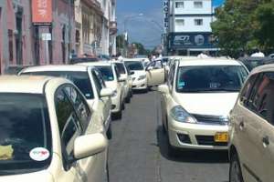 Dos hombres que robaron a un taxista deberán guardar arresto domiciliario