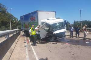 Accidente de camión deja como saldo acompañante con fracturas