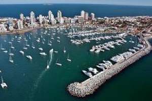 Un joven en coma tras ser agredido por otro en la zona del Puerto