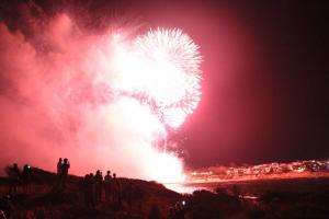 Residentes y visitantes vivieron una noche especial con la "Gala de Luces" en La Barra