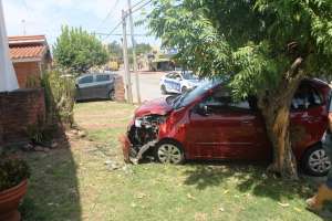 Una mujer chocó contra una vivienda en Piriápolis y resultó politraumatizada