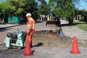 Se realizan obras de bacheo mayor en el barrio Rivera de Maldonado