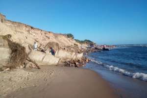 La intendencia prevé retirar escombros en la playa de la desembocadura de La Barra tras la temporada