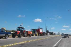 Agro: sigue la vigilia de productores de Maldonado y se prepara reunión de delegados en Durazno