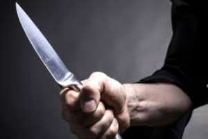 Intentó agredir a un comerciante con un cuchillo porque le negó agua y comida