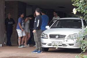 Aparecieron las joyas y relojes en un apartamento en la calle En Familia casi Avda. Italia; una pareja detenida