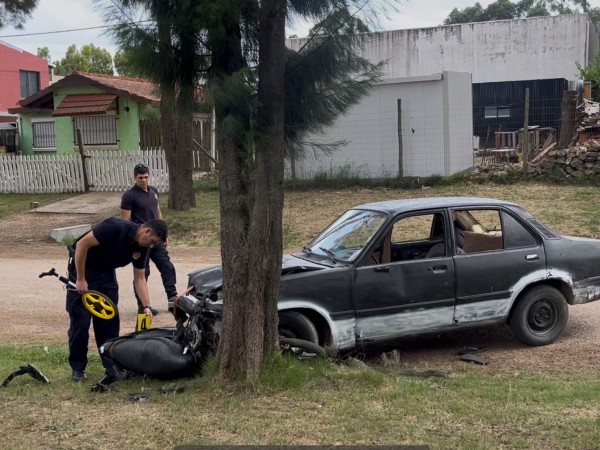 De película: Lo venía persiguiendo la Policía, chocó contra una moto y se dio a la fuga a caballo