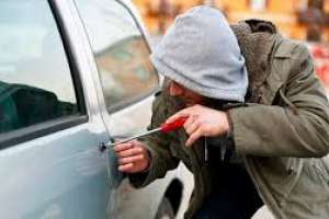 Dos imputados tras un arresto ciudadano luego que intentaron robar en el interior de un vehículo