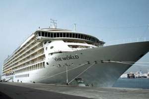 “The World”, el crucero de los millonarios, cumplió su estadía más larga en Punta del Este
