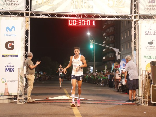 Valentín Soca fue el ganador de la 10 K de la corrida San Fernando en su 50 aniversario con un tiempo de 29.59.