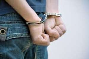 Joven adicto a las drogas simuló que habían robado la casa de su madre y fue llevado ante la justicia