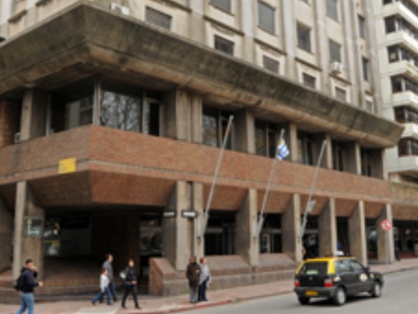 Autoridades de Maldo...