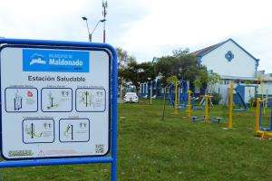 Instalaron juegos y una estación saludable en el barrio Rivera
