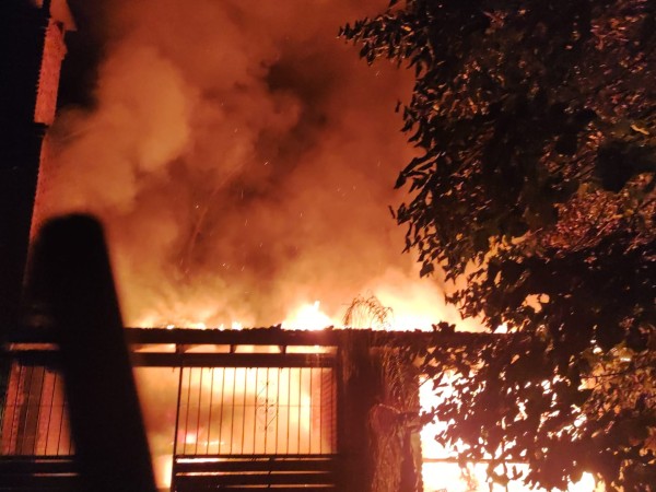 Dos incendios de magnitud movilizan fuerza de Bomberos en Punta del Este