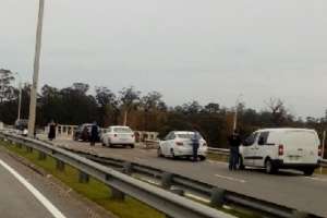 Mujer politraumatizada grave tras despistar en Ruta Interbalnearia