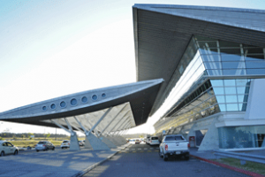 De León criticó la gestión de terminal aérea Laguna del Sauce y dijo que "hay aeropuerto pero no hay conectividad"