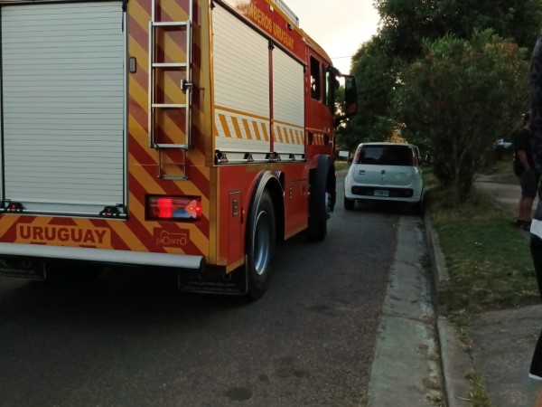 Principio de incendio en vivienda de barrio Biarritz originado por calefón a gas