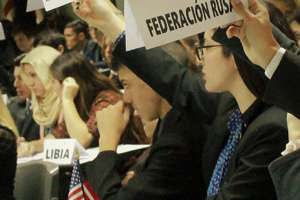 Jóvenes simulan en Punta del Este el modelo de Naciones Unidas