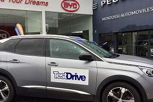 montossi realiza “test drives” de vehículos peugeot y byd
