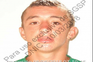 Era buscado por violencia doméstica y fue detenido con droga