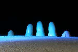 La Mano se iluminó de celeste para alentar a la selección en Rusia
