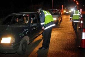 Se incautó un arma de fuego en un operativo policial: el conductor que la llevaba intentó fugarse