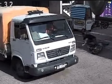 Video: choque entre...