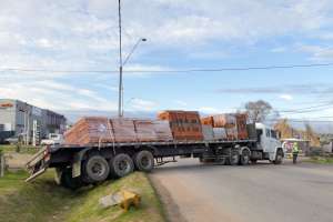 Semiremolque cortó el tránsito a la altura de Durazno y Camino Aparicio Saravia