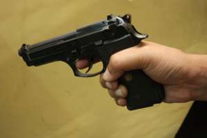 Un hombre fue herido de bala en una pierna