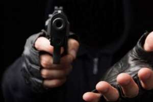 Un sujeto rapiñó un mini-mercado y se llevó siete mil pesos