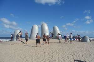 Ec. Comas: vienen más turistas, pero por menos días; además, se redujo el gasto promedio 